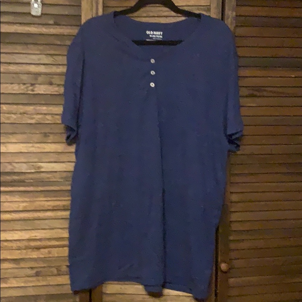 Old navy men’s t-shirt